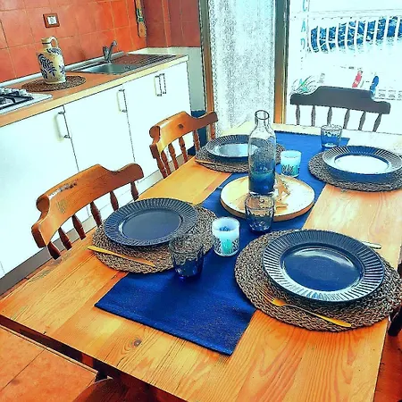 アパート Arcadia Golden Bay ジャルディーニ・ナクソス